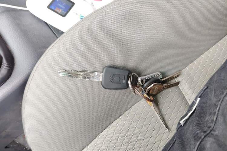 Used Jinbei Hiace X30 2024 1.5L Champion Van 2/5 Seats Vehicle Key