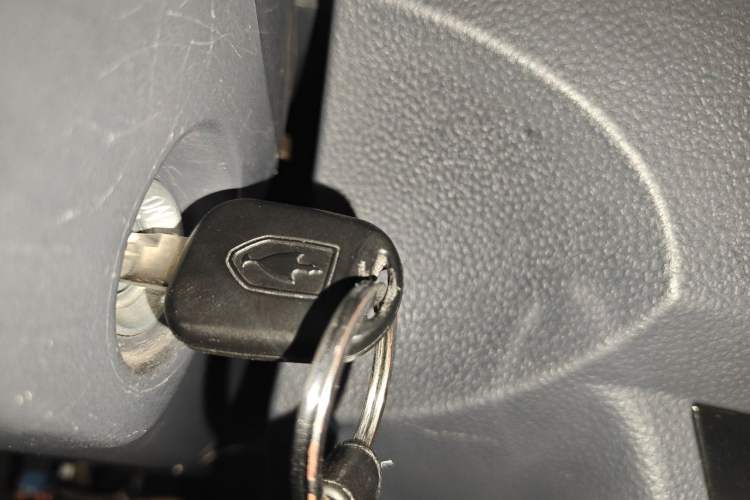 Used Jinbei Hiace X30 2024 1.5L Champion Van 2/5 Seats Vehicle Key