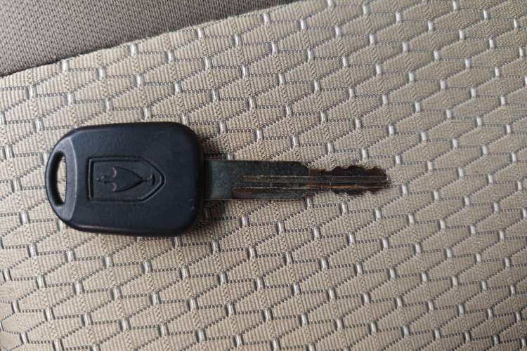 Used Jinbei Hiace X30 2024 1.5L Champion Van 2/5 Seats Vehicle Key