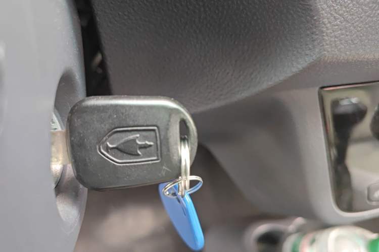 Used Jinbei Hiace X30 2024 1.5L Champion Edition Passenger Vehicle 5/6/7 Seats Vehicle Key