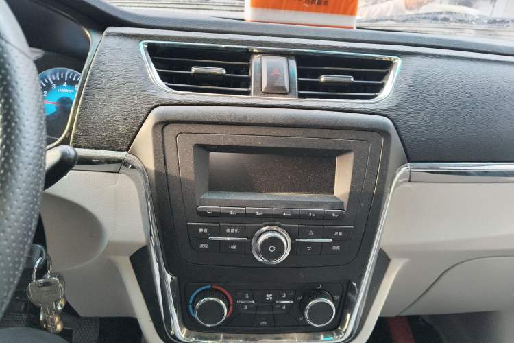 Used Jinbei Hiace X30 2024 1.5L Champion Van 2/5 Seats Audio And AC Panel
