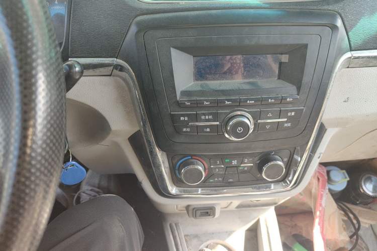 Used Jinbei Hiace X30 2024 1.5L Champion Van 2/5 Seats Audio And AC Panel