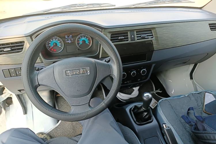 Used Jinbei Hiace X30 2024 1.5L Champion Van 2/5 Seats Center Console