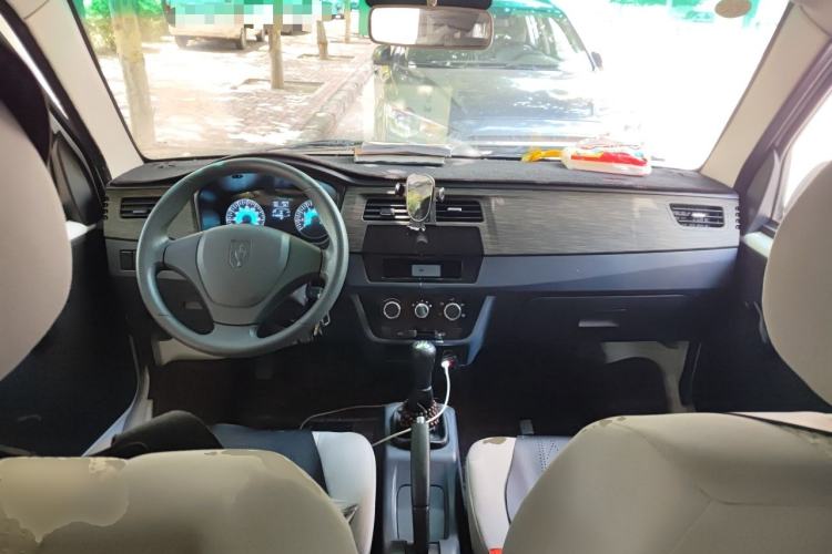 Used Jinbei Hiace X30 2024 1.5L Champion Edition Passenger Vehicle 5/6/7 Seats Center Console