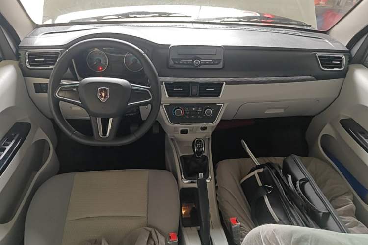 Used Jinbei Hiace X30 2024 1.5L Wealthy-Style Passenger Van 5/6/7 Seater with Front-Mounted Air Conditioning Center Console