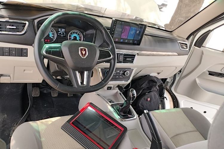 Used Jinbei Hiace X30 2024 1.5L Wealthy-Style Passenger Van 5/6/7 Seater Center Console