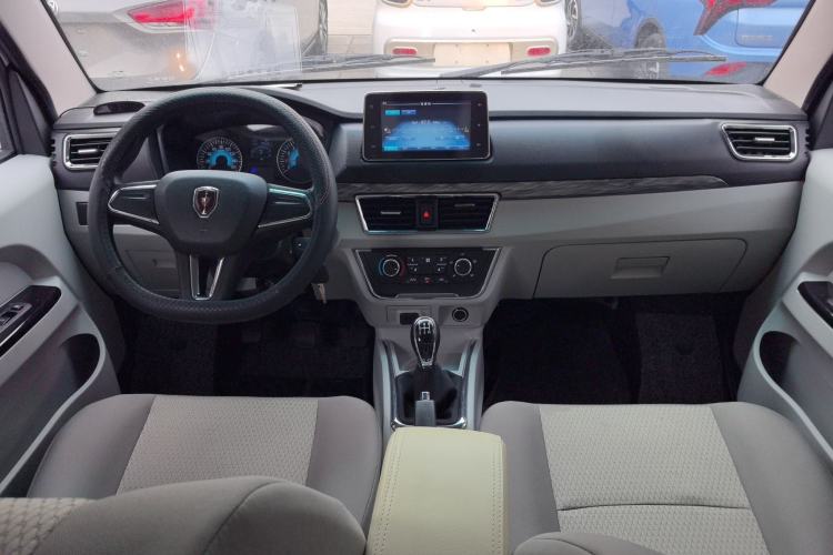 Used Jinbei Hiace X30 2024 1.5L Wealthy-Style Passenger Van 5/6/7 Seater Center Console