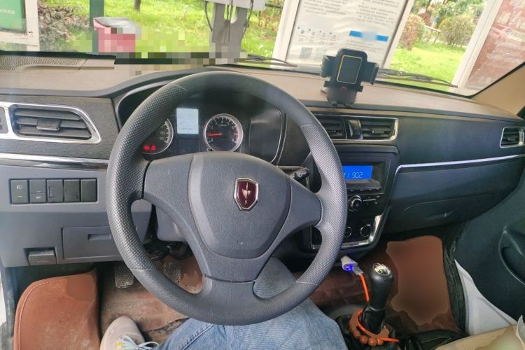 Used Jinbei Hiace X30 2024 1.5L Wealthy Van Model 2/5 Seats with Front-Mounted Air Conditioning Center Console