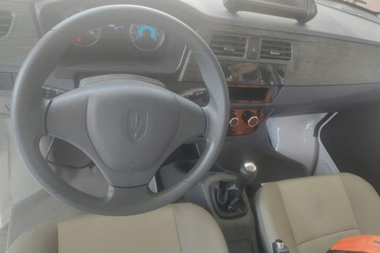 Used Jinbei Hiace X30 2024 1.5L Champion Edition Passenger Vehicle 5/6/7 Seats Center Console