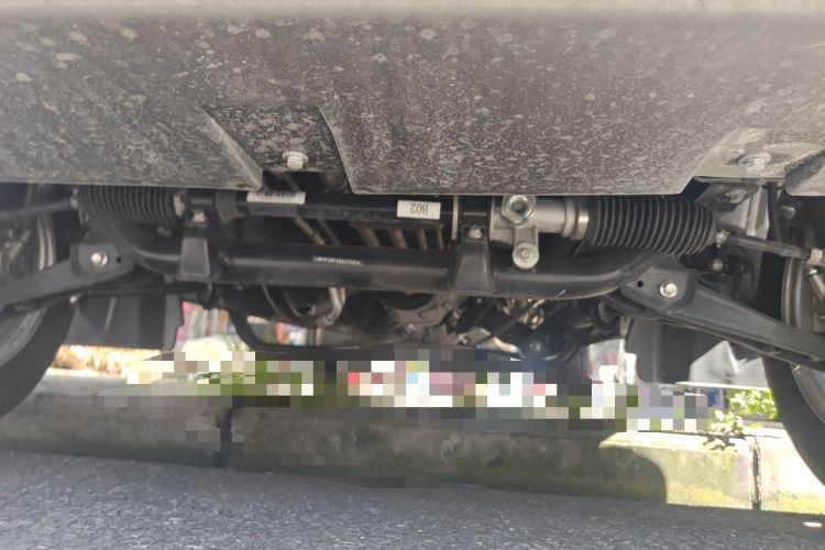 Used Jinbei Hiace X30 2024 1.5L Wealthy-Style Passenger Van 5/6/7 Seater Chassis Front
