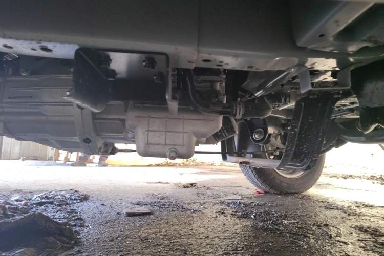 Used Jinbei Hiace X30 2024 1.5L Champion Edition Passenger Vehicle 5/6/7 Seats Chassis Front Right