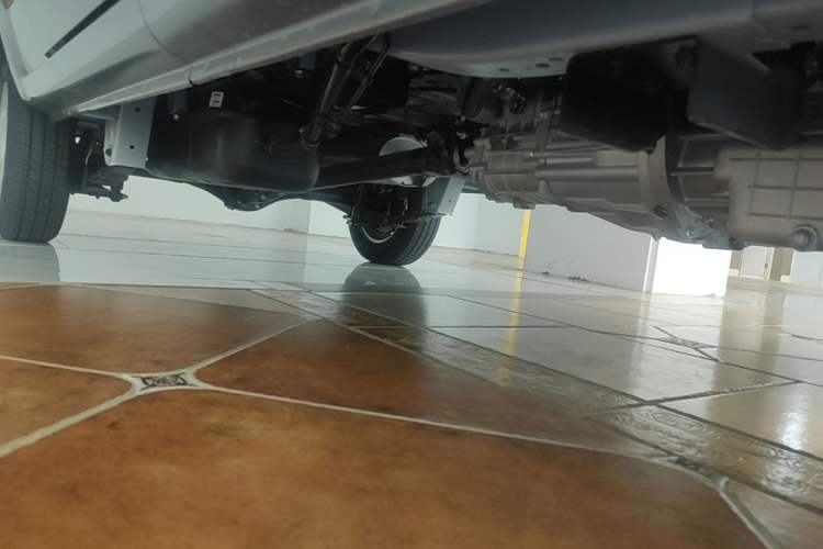 Used Jinbei Hiace X30 2024 1.5L Wealthy-Style Passenger Van 5/6/7 Seater Chassis Front Right