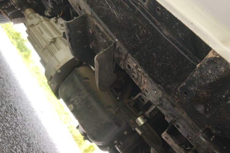 Used Jinbei Hiace X30 2024 1.5L Champion Edition Passenger Vehicle 5/6/7 Seats Chassis Front Right