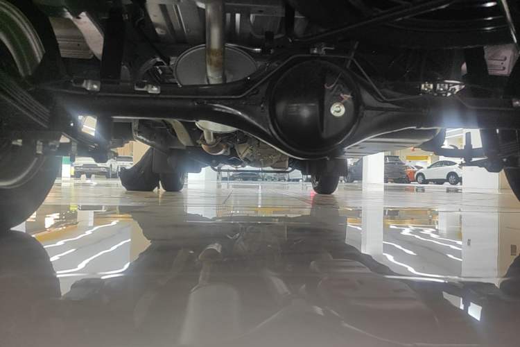 Used Jinbei Hiace X30 2024 1.5L Wealthy-Style Passenger Van 5/6/7 Seater Chassis Rear