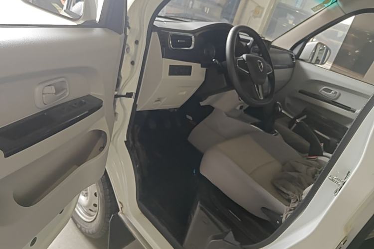 Used Jinbei Hiace X30 2024 1.5L Wealthy-Style Passenger Van 5/6/7 Seater with Front-Mounted Air Conditioning Driver Seat