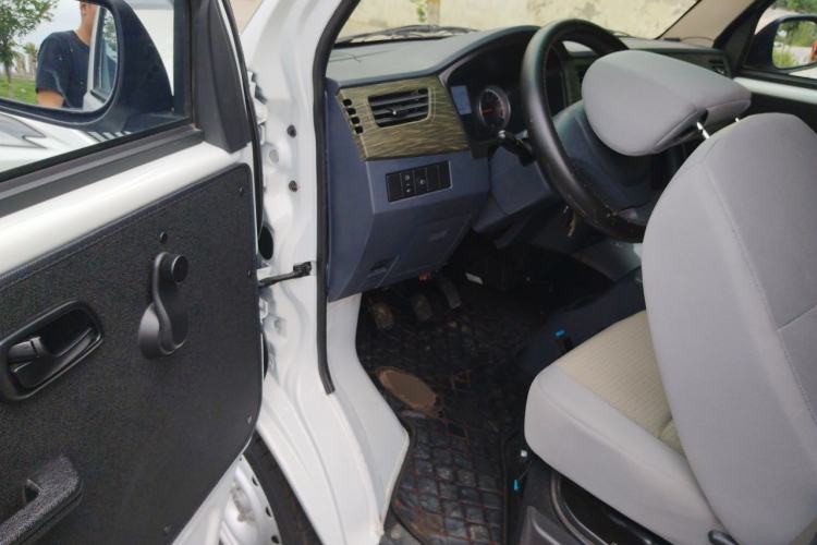 Used Jinbei Hiace X30 2024 1.5L Champion Edition Passenger Vehicle 5/6/7 Seats Driver Seat