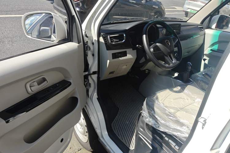 Used Jinbei Hiace X30 2024 1.5L Wealthy-Style Passenger Van 5/6/7 Seater Driver Seat