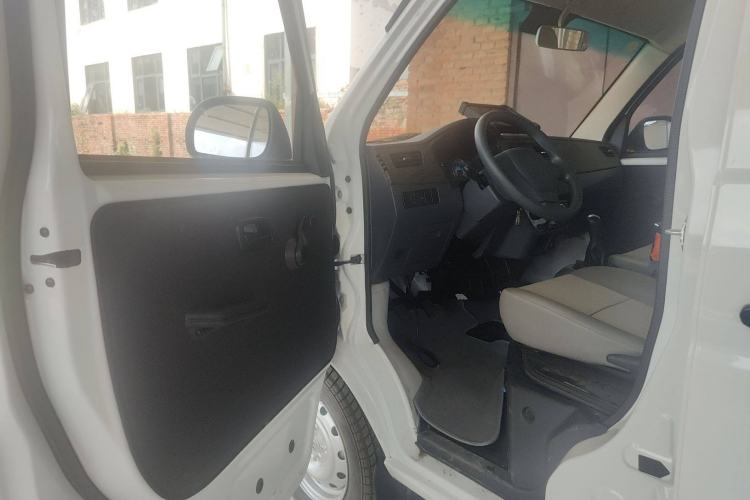 Used Jinbei Hiace X30 2024 1.5L Champion Edition Passenger Vehicle 5/6/7 Seats Driver Seat