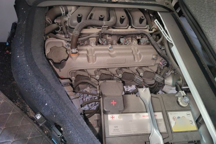 Used Jinbei Hiace X30 2024 1.5L Champion Edition Passenger Vehicle 5/6/7 Seats Engine Bay
