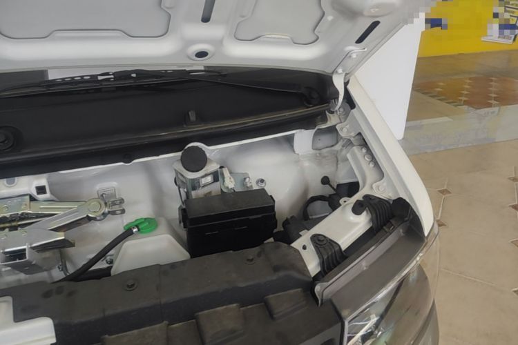 Used Jinbei Hiace X30 2024 1.5L Wealthy-Style Passenger Van 5/6/7 Seater Engine Bay Left