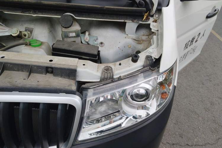 Used Jinbei Hiace X30 2024 1.5L Champion Edition Passenger Vehicle 5/6/7 Seats Engine Bay Left