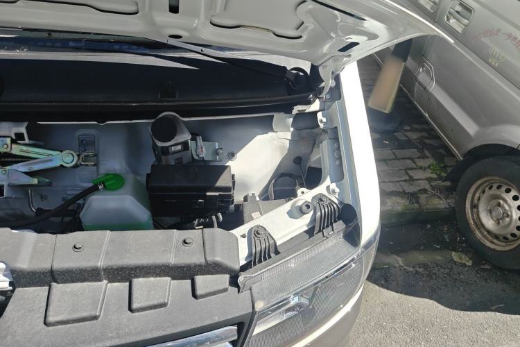 Used Jinbei Hiace X30 2024 1.5L Wealthy-Style Passenger Van 5/6/7 Seater Engine Bay Left