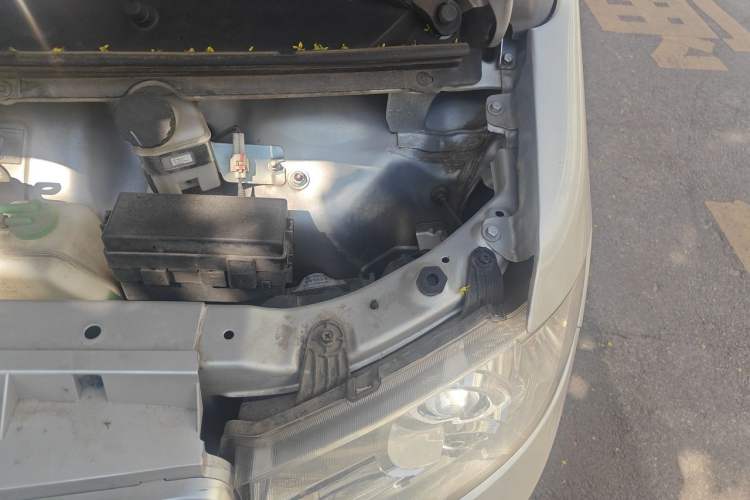 Used Jinbei Hiace X30 2024 1.5L Champion Van 2/5 Seats Engine Bay Left