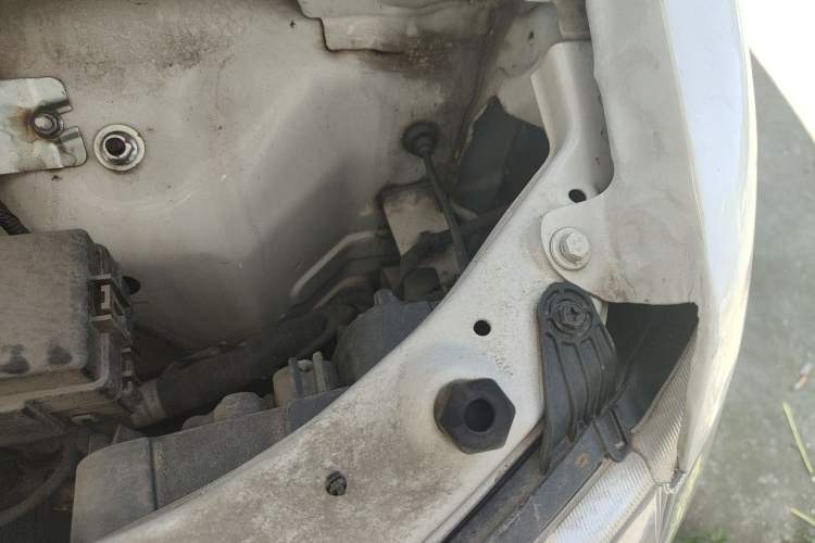 Used Jinbei Hiace X30 2024 1.5L Champion Van 2/5 Seats Engine Bay Left