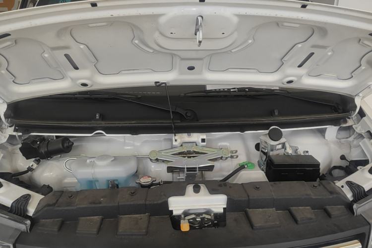 Used Jinbei Hiace X30 2024 1.5L Wealthy-Style Passenger Van 5/6/7 Seater Engine Bay