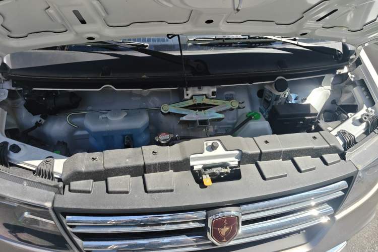 Used Jinbei Hiace X30 2024 1.5L Wealthy-Style Passenger Van 5/6/7 Seater Engine Bay