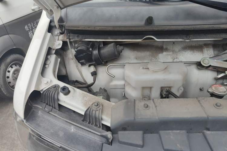 Used Jinbei Hiace X30 2024 1.5L Wealthy-Style Passenger Van 5/6/7 Seater with Front-Mounted Air Conditioning Engine Bay Right