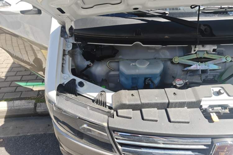 Used Jinbei Hiace X30 2024 1.5L Wealthy-Style Passenger Van 5/6/7 Seater Engine Bay Right
