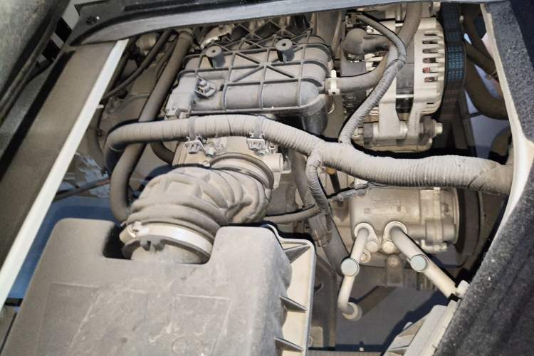 Used Jinbei Hiace X30 2024 1.5L Champion Van 2/5 Seats Engine Bay Right