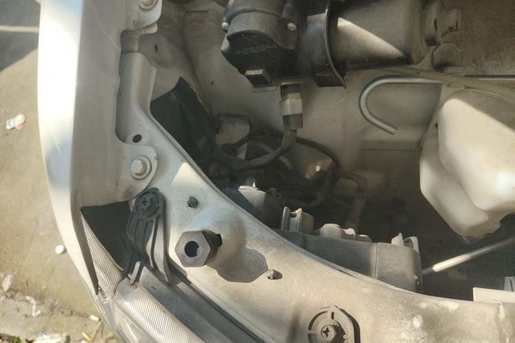 Used Jinbei Hiace X30 2024 1.5L Champion Van 2/5 Seats Engine Bay Right