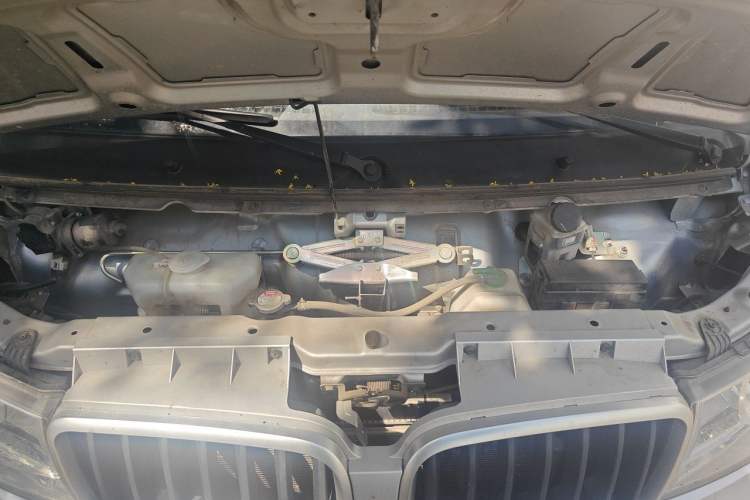 Used Jinbei Hiace X30 2024 1.5L Champion Van 2/5 Seats Engine Bay