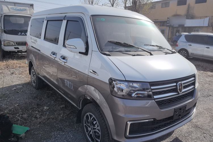 Used Jinbei Hiace X30 2024 1.5L Wealthy-Style Passenger Van 5/6/7 Seater Exterior 1