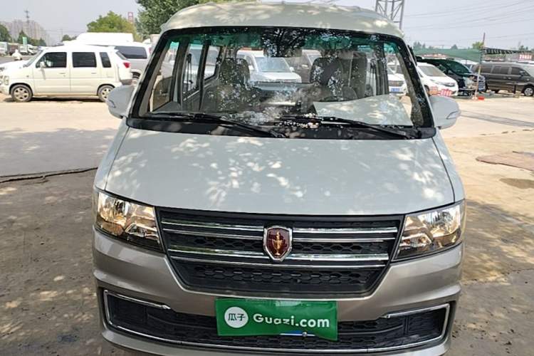 Used Jinbei Hiace X30 2024 1.5L Wealthy-Style Passenger Van 5/6/7 Seater Front