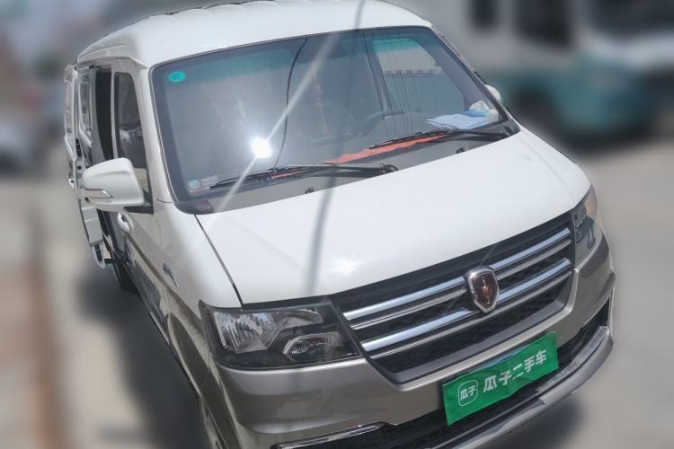 Used Jinbei Hiace X30 2024 1.5L Wealthy Van Model 2/5 Seats with Front-Mounted Air Conditioning Front Right 45 Deg