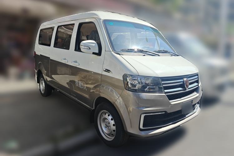 Used Jinbei Hiace X30 2024 1.5L Wealthy-Style Passenger Van 5/6/7 Seater Front Right 45 Deg