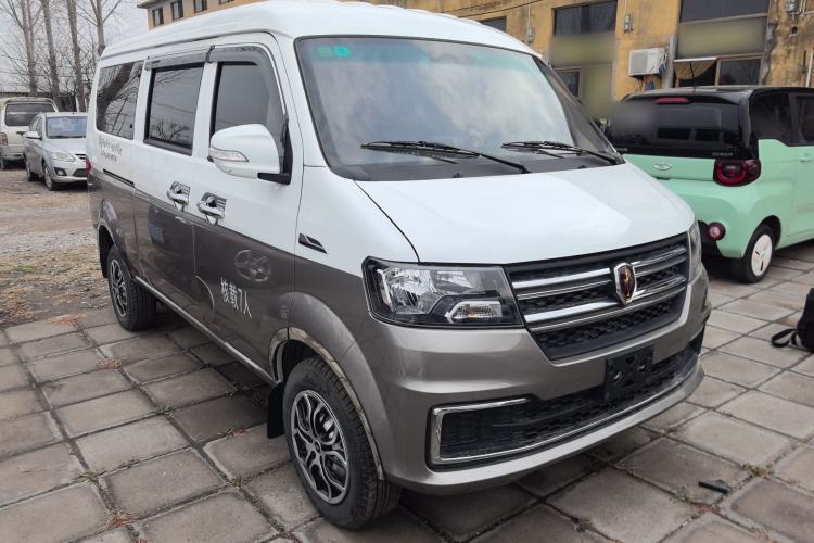Used Jinbei Hiace X30 2024 1.5L Wealthy-Style Passenger Van 5/6/7 Seater Front Right 45 Deg
