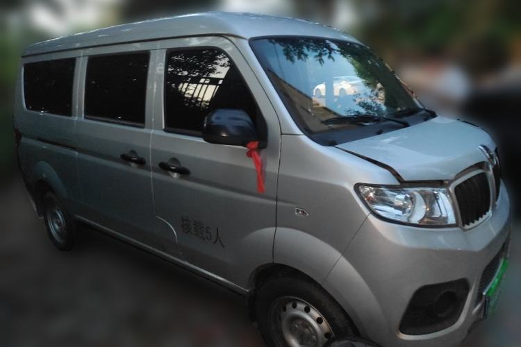 Used Jinbei Hiace X30 2024 1.5L Champion Edition Passenger Vehicle 5/6/7 Seats Front Right 45 Deg