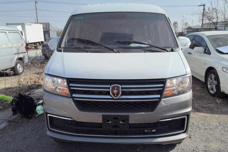 Used Jinbei Hiace X30 2024 1.5L Wealthy-Style Passenger Van 5/6/7 Seater Front