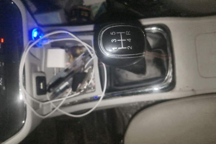 Used Jinbei Hiace X30 2024 1.5L Wealthy-Style Passenger Van 5/6/7 Seater Gear Lever