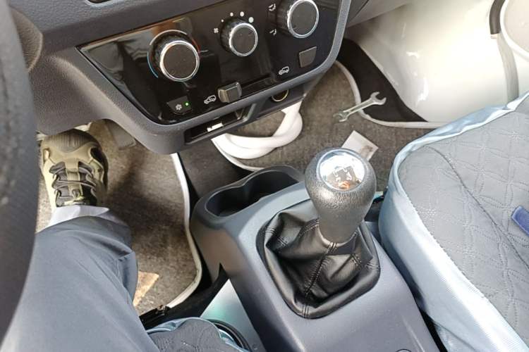 Used Jinbei Hiace X30 2024 1.5L Champion Van 2/5 Seats Gear Lever