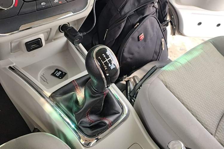 Used Jinbei Hiace X30 2024 1.5L Wealthy-Style Passenger Van 5/6/7 Seater Gear Lever