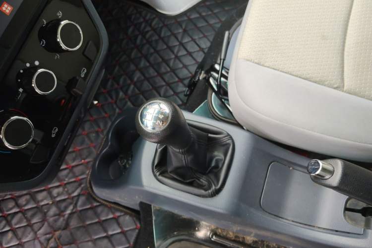 Used Jinbei Hiace X30 2024 1.5L Champion Edition Passenger Vehicle 5/6/7 Seats Gear Lever