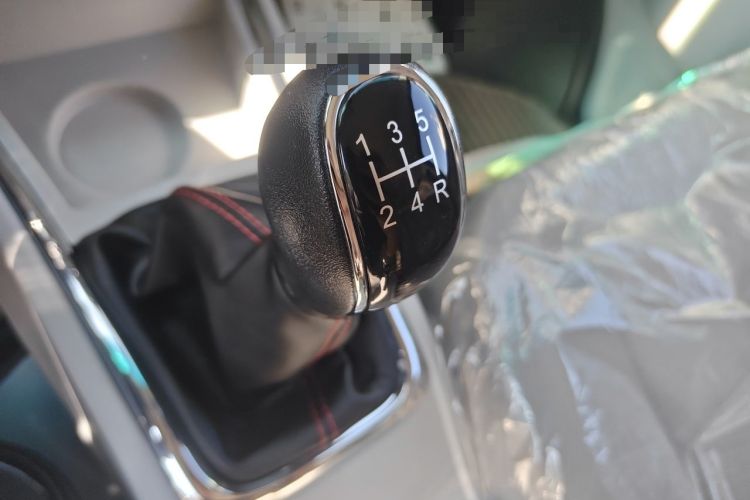 Used Jinbei Hiace X30 2024 1.5L Wealthy-Style Passenger Van 5/6/7 Seater Gear Lever