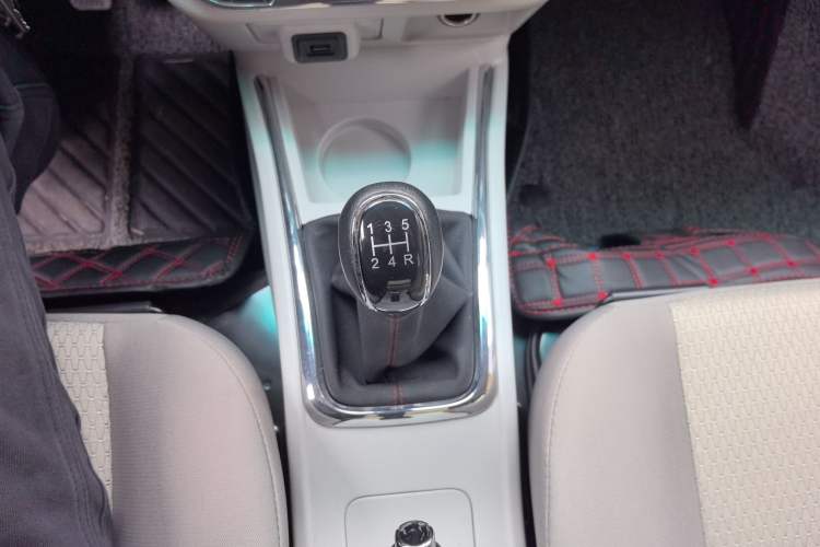 Used Jinbei Hiace X30 2024 1.5L Wealthy-Style Passenger Van 5/6/7 Seater Gear Lever