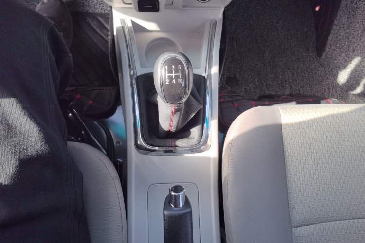 Used Jinbei Hiace X30 2024 1.5L Wealthy-Style Passenger Van 5/6/7 Seater Gear Lever
