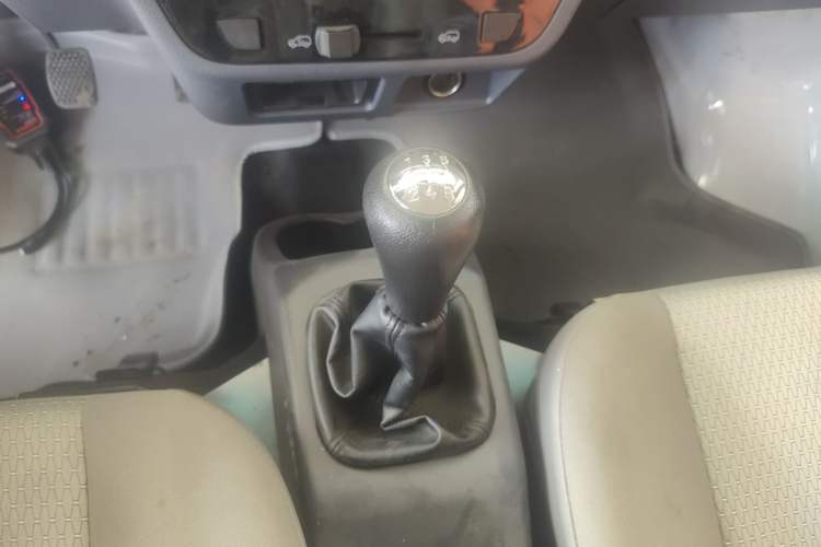 Used Jinbei Hiace X30 2024 1.5L Champion Edition Passenger Vehicle 5/6/7 Seats Gear Lever